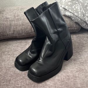 Vagabond Black Heeled Leather Boots